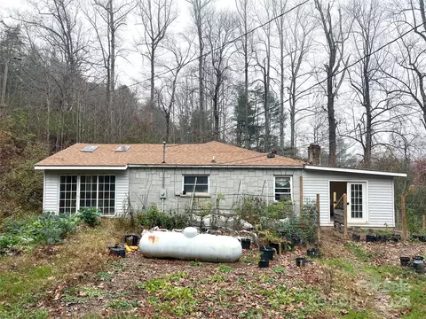 118 Elk Dell Ln, Zirconia, NC 28790