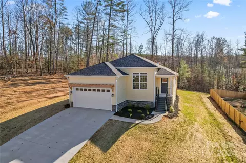 1214 Summerhill St, Lenoir, NC 28645