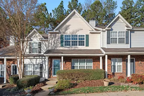 6073 Cougar Ln, Charlotte, NC 28269