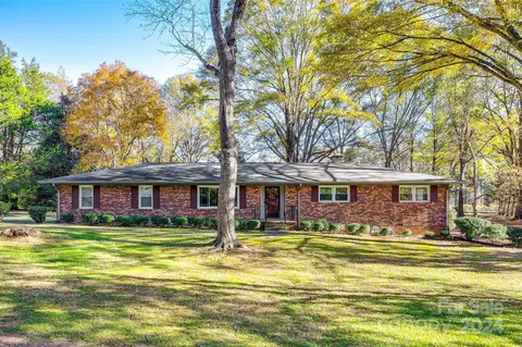 3808 Pine Cove Dr, Gastonia, NC 28056