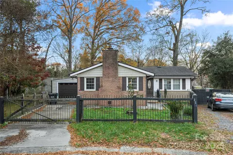 352 Leafmore Dr, Charlotte, NC 28213