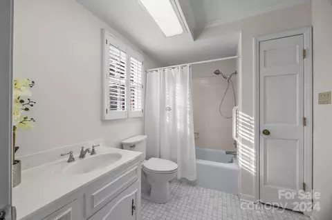 Bath - 516 Pine Rd, Davidson, NC 28036 photo 1 of 3