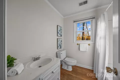 Bath - 516 Pine Rd, Davidson, NC 28036 photo 2 of 3