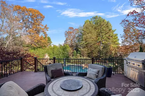 Exterior - 18912 Peninsula Point Dr, Cornelius, NC 28031 photo 2 of 6