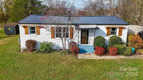 109 SE Plymouth Rd, Lenoir, NC 28645