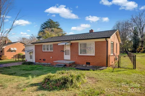 1411 Pearl St, Statesville, NC 28677