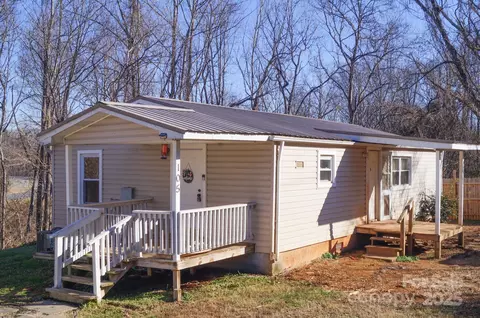 105 Lane St, Morganton, NC 28655