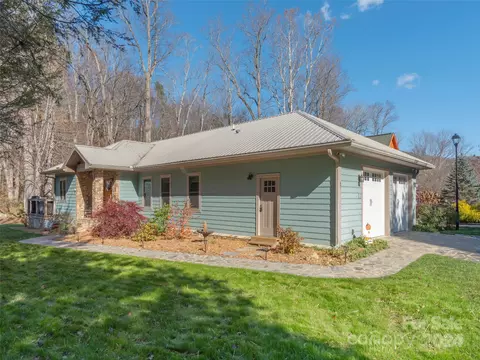 67 Rushing Creek Ln, Maggie Valley, NC 28751
