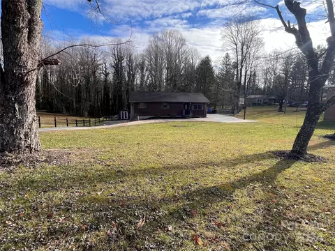 616 Oak Grove Rd, Flat Rock, NC 28731