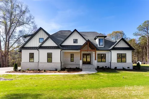 555 Riddle Mill Rd, Clover, SC 29710