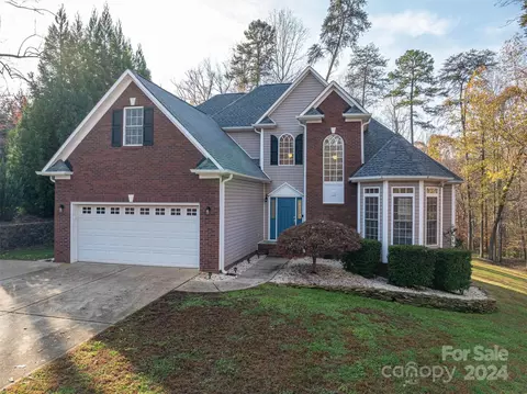 711 Crystal Lynn Dr, Lowell, NC 28098