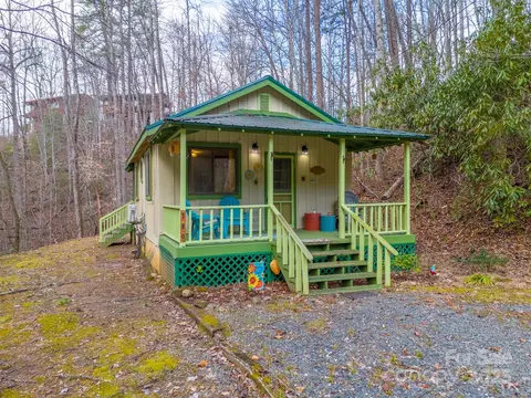 180 Valley Ln, Bryson City, NC 28713