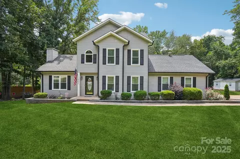 3993 Seaver Ct, Hickory, NC 28602