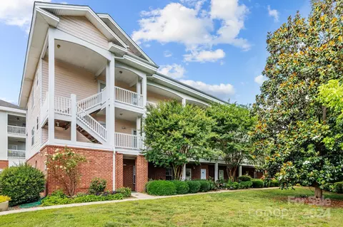 9317 Meadow Vista Rd, Charlotte, NC 28213