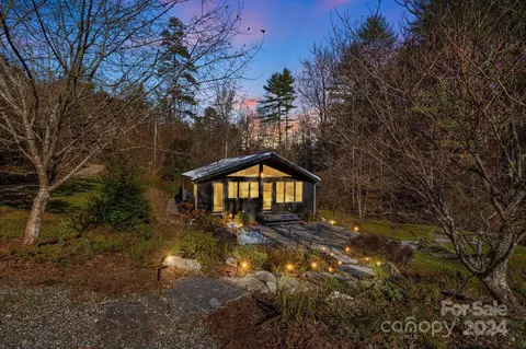 90 Old Burnsville Rd, Weaverville, NC 28787