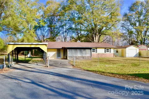 245 Davis Lake Rd, Forest City, NC 28043