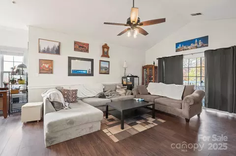 8931 Meadow Vista Rd, Charlotte, NC 28213