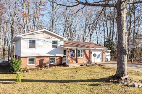 28 Laurel Park Dr, Arden, NC 28704