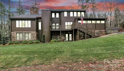 204 Riva Ridge Dr, Fairview, NC 28730
