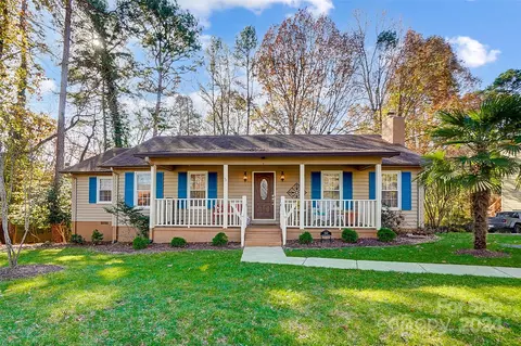 1132 Molokai Dr, Tega Cay, SC 29708