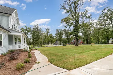 Exterior - 562 Shepherd Ln, Clover, SC 29710 photo 7 of 9