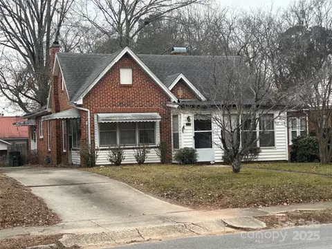 614 Morven Rd, Wadesboro, NC 28170