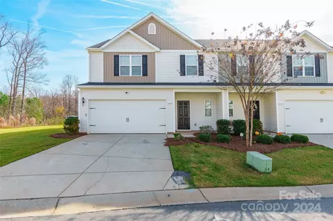 8127 Paw Club Dr, Charlotte, NC 28214