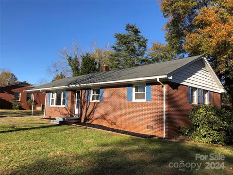 158 Crestview St, Rutherfordton, NC 28139