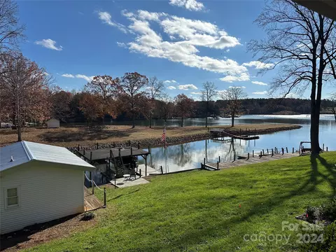 4550 Enoch Dr, Sherrills Ford, NC 28673