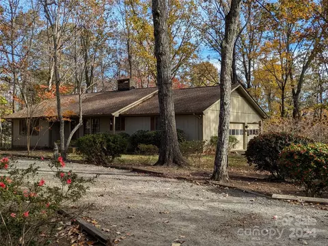 170 Oakwood Ln, Columbus, NC 28722
