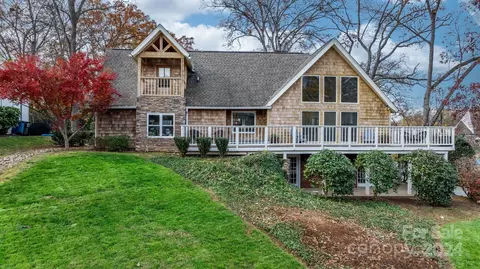 617 N Center St, Hickory, NC 28601