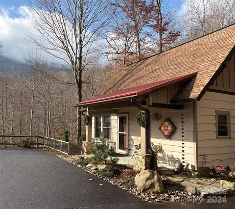 15 Miners Trace Rd, Burnsville, NC 28714