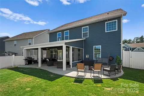 3877 Lake Breeze Dr, Sherrills Ford, NC 28673