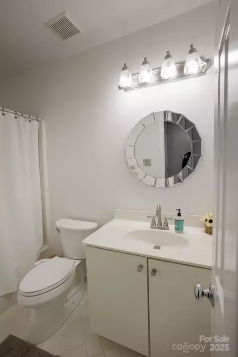 Bath - 215 Hobbs St, Davidson, NC 28036 photo 2 of 4