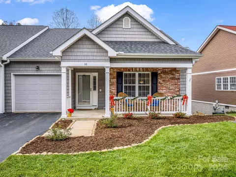38 Old Creek Ln, Hendersonville, NC 28739