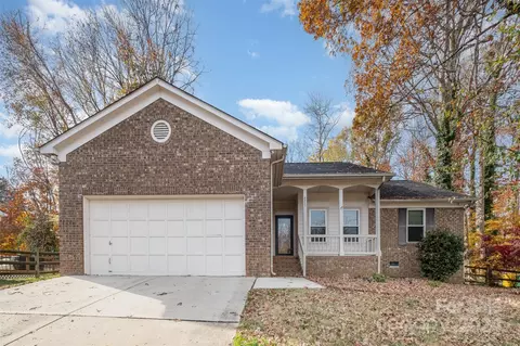 8537 Woodford Bridge Dr, Charlotte, NC 28216