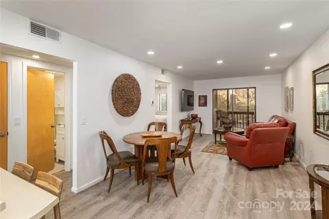 49 Lake M3 Dr #M3, Hendersonville, NC 28739