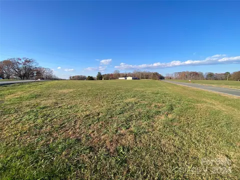 2 W 834 Ac Memorial Hwy, Harmony, NC 28634
