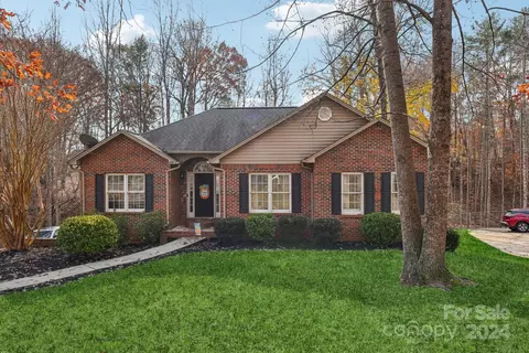 818 17th Avenue Se Dr SE, Hickory, NC 28602