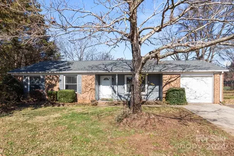 2000 Lilly Pond Ct, Charlotte, NC 28273