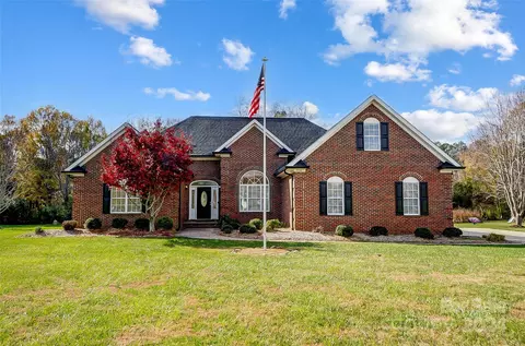 9751 Arlington Oaks Dr, Charlotte, NC 28227