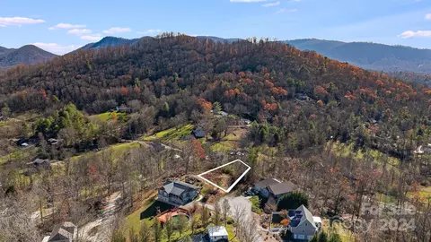 25 Briar Ridge Dr, Fairview, NC 28730