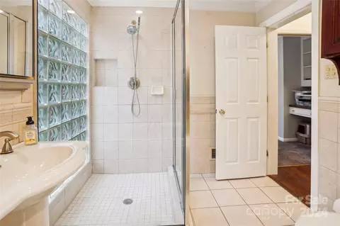 Bath - 1202 Brook Dr, Lancaster, SC 29720 photo 2 of 4