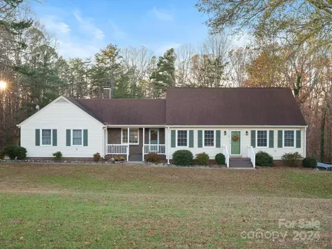1949 Crestwood Ln, Clover, SC 29710