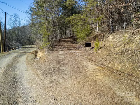 99999 Ralph Lunsford 1 Rd #1, Weaverville, NC 28787