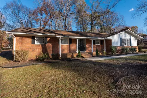 140 Summerlea Dr, Charlotte, NC 28214