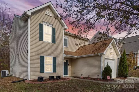 7013 Advocator Ln, Charlotte, NC 28216