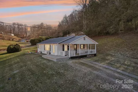 445 Bill Allen Branch Rd, Burnsville, NC 28714