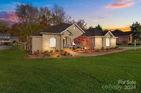 202 Stone Ridge Dr, Salisbury, NC 28146
