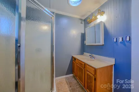 Bath - 111 Le-an-hurst Rd, Asheville, NC 28803 photo 1 of 2